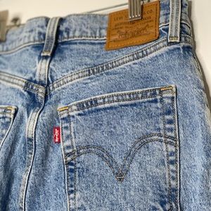 Ribcage straight ankle jeans